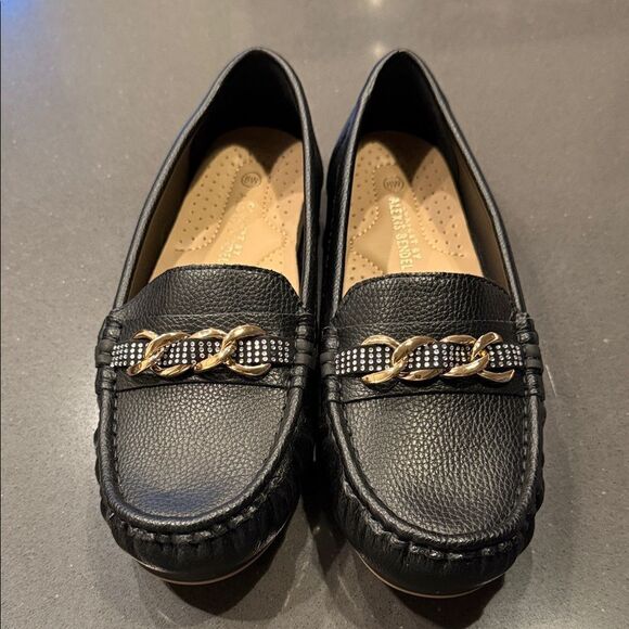 Comfort by Alexis Bendell Shoes - Chic Black Loafers with Gold Chain by Alexis Bendel NWOT